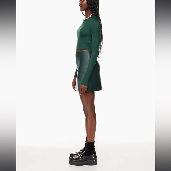 ❗️SOLD❗️Wilfred Green Faux Leather Patio Mini Skirt Size 8 - Picture 2 of 9